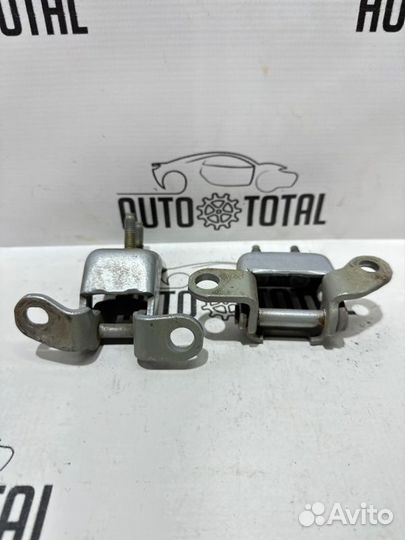 Петли двери задние правые Honda Civic ES