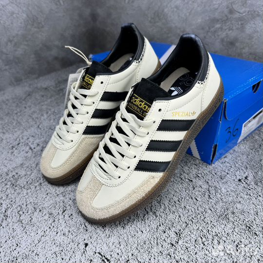 Кроссовки adidas spezial белые