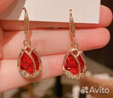 Красная и белая капля