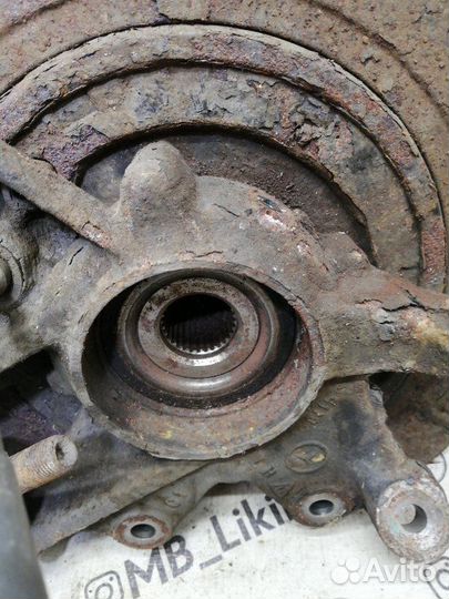 Кулак задний левый Mercdes Ml W164