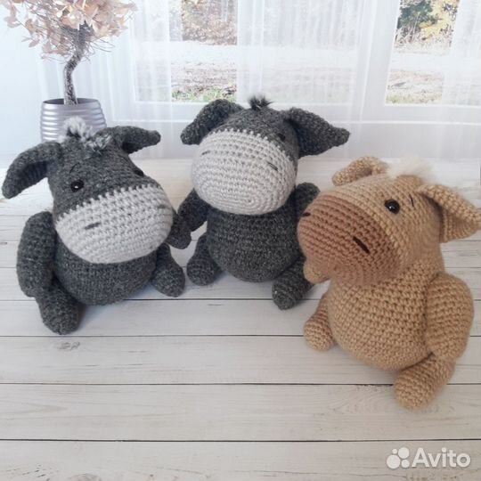 Игрушка мягкая вязаная Ослик