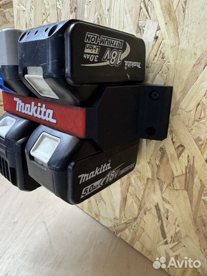 Настенный держатель АКБ Makita 18v LXT