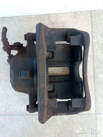 Суппорт тормозной передний правый Peugeot 406