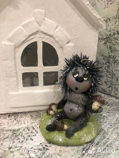 Ватная елочная игрушка Ежуля с грибочками