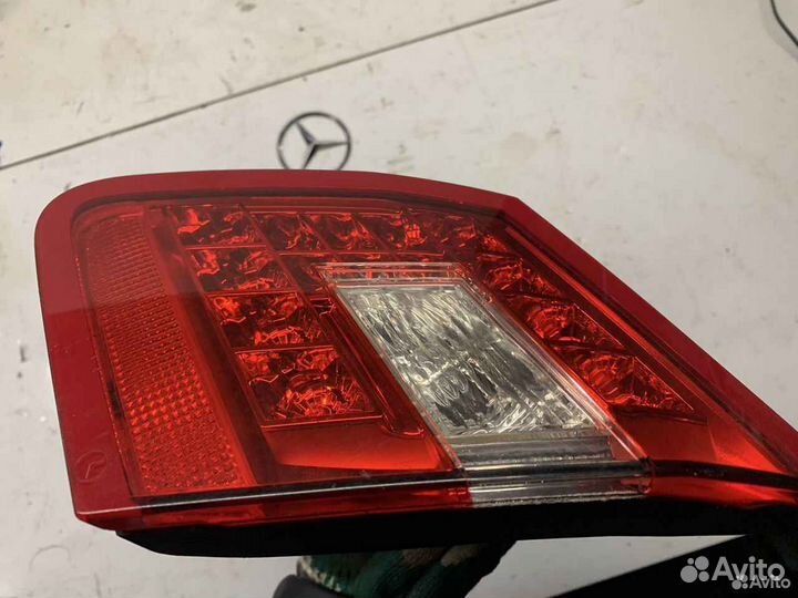 Фонарь багажника левый Мерседес w212