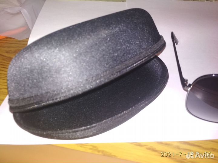 Солнцезащитные очки мужские в кейсе