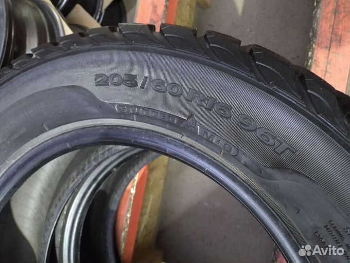 Sava Eskimo Stud 205/60 R16