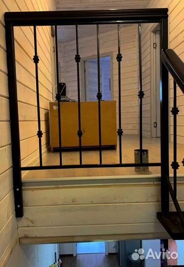 Лестница на металлокаркасе открытого типа