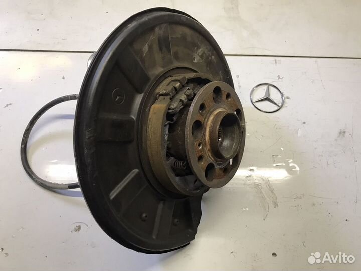 Поворотный кулак задний правый Мерседес w212 4 mat