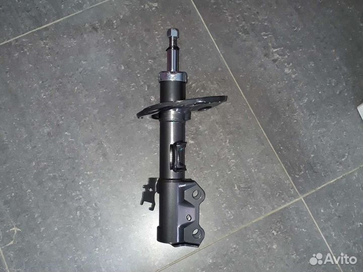 Амортизатор передний Toyota Corolla 150 / 180