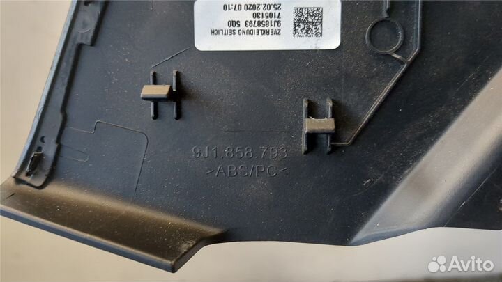 Пластик центральной консоли Porsche Taycan 2019 –