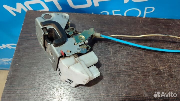 Замок двери задней левой Volkswagen Pointer