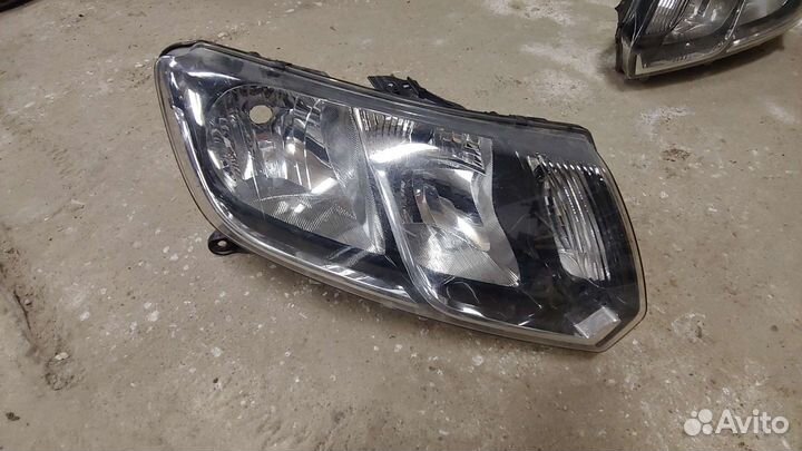 Фары на Renault Logan 2
