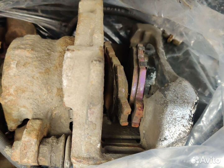 Тормоза передние комплект