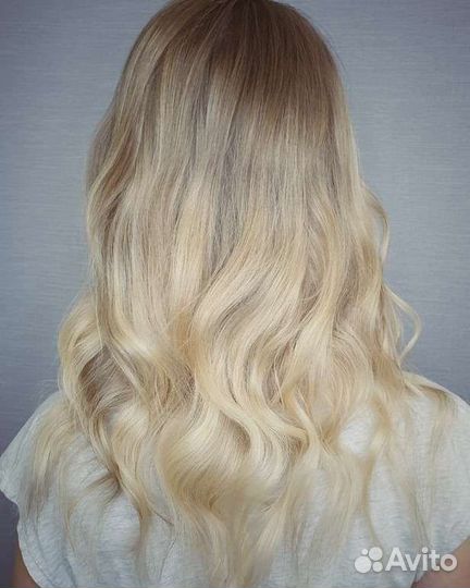 Парикмахер в салоне