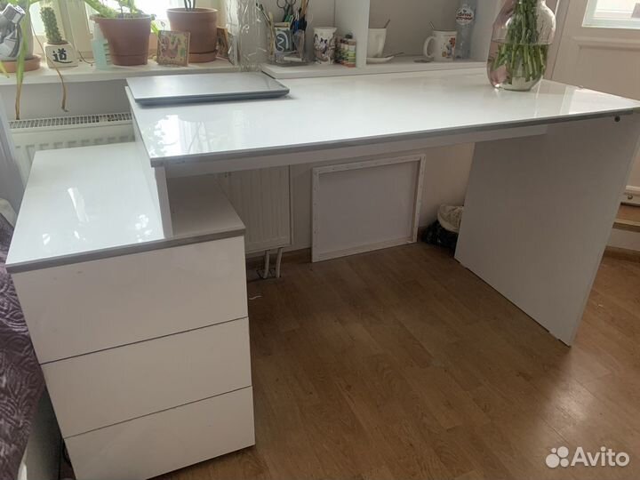 Компьютерный стол белый