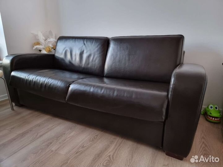 Кожаный диван бу