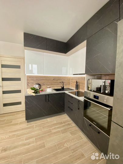 Кухня на заказ с доводчиками