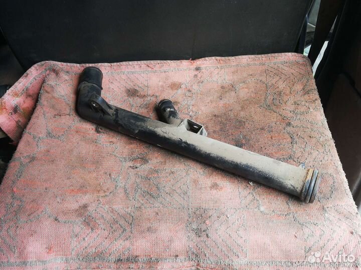 Патрубок системы охлаждения Рено Меган 2