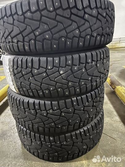 Pirelli Winter Ice Zero 215/55 R18 99T