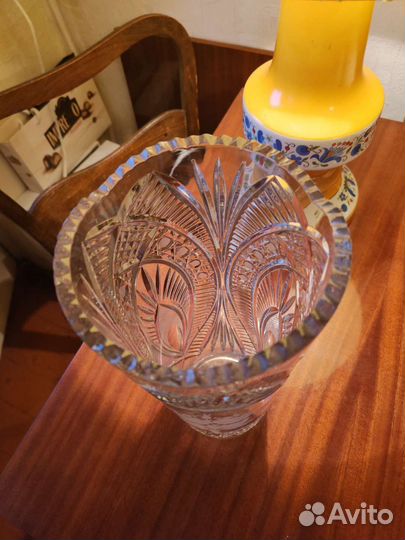 Большая хрустальная ваза для цветов