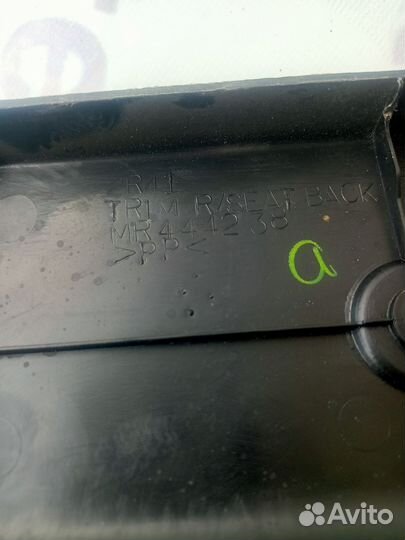 Обшивка багажника MR444238 Mitsubishi Lancer 9