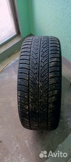 Goodyear UltraGrip 8 215/50 R17 V