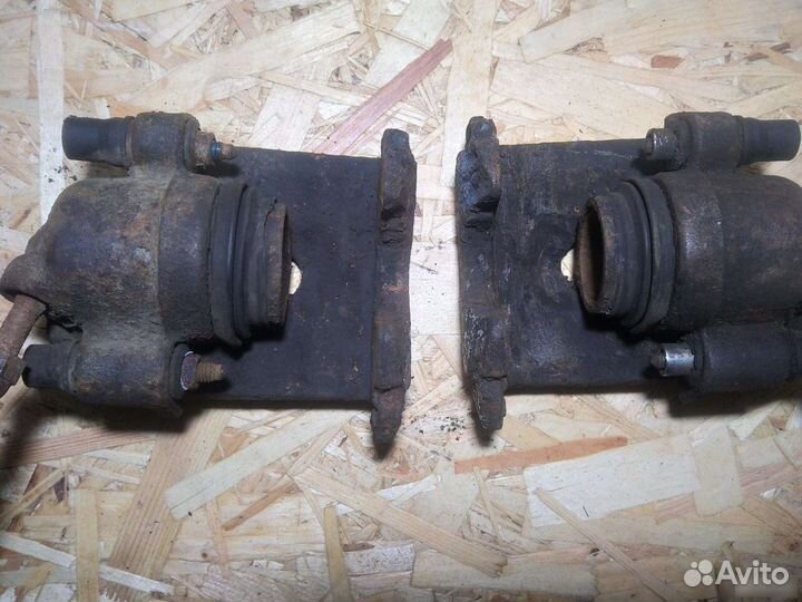 Передний тормозной суппорт Vento Golf 3