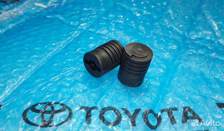 Отбойник капота Прадо 120 Новый оригинал