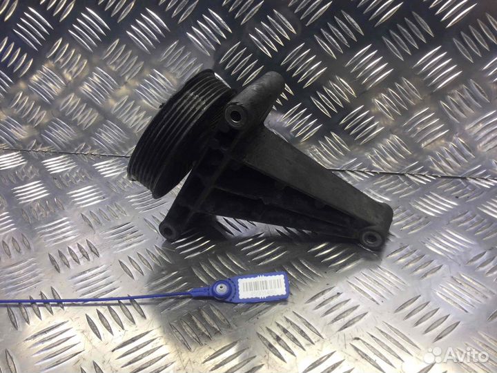 Кронштейн Mercedes Sprinter 646985