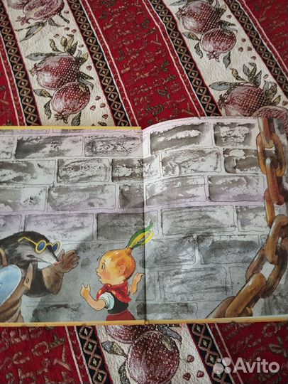 Книга *приключение Чиполлино*