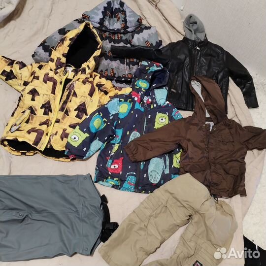 4 больших пакета одежды на мальчика