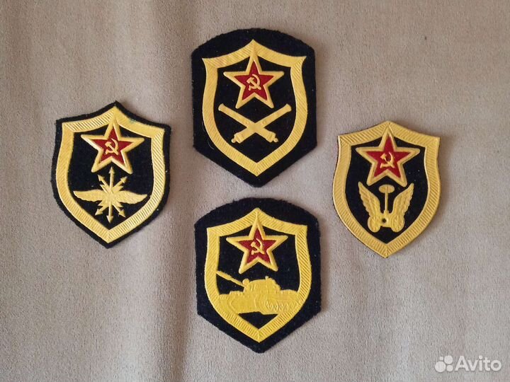 Погоны Петлицы Нарукавные знаки СССР и РФ