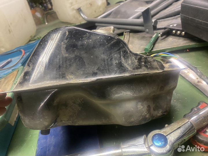 Бензобак на мотоцикл