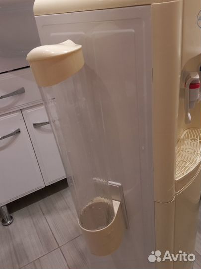 Кулер для воды напольный