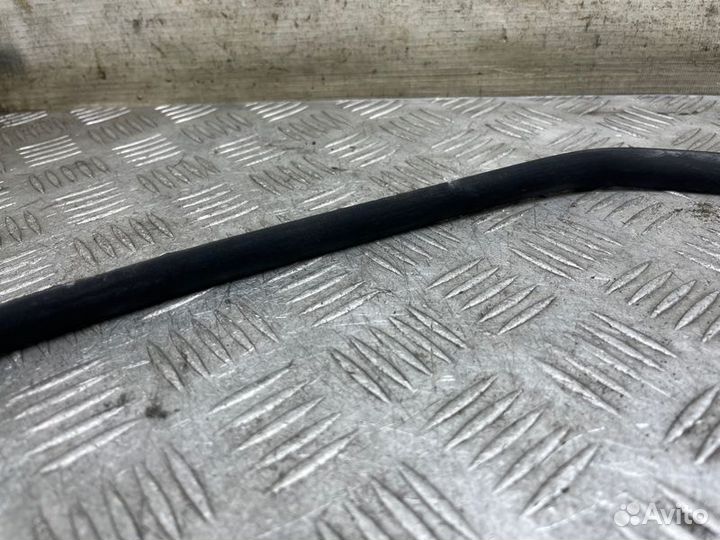 Уплотнитель капота Nissan Teana J31 VQ23DE 2005