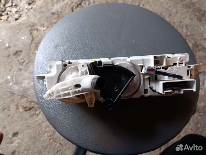 Блок управления отопителем Ford Focus 2