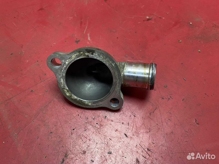 Крышка термостата 140752Y001 Nissan Maxima (A33)