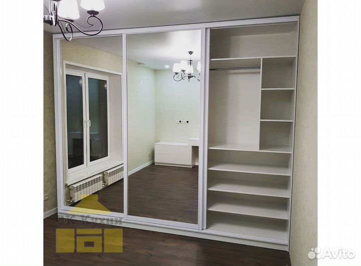 Шкаф с зеркалом