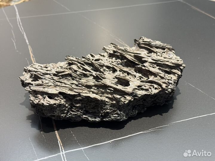 Лава вулканическая с вулкана Толбачик