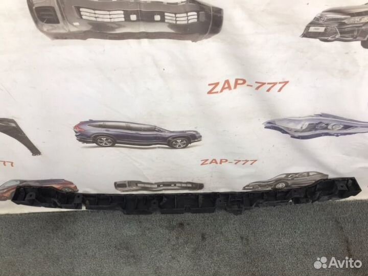 Кронштейн задний Audi Q7 4M