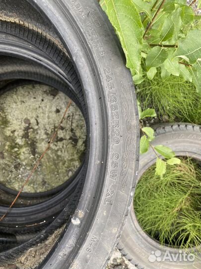 Accelera 651 245/45 R20