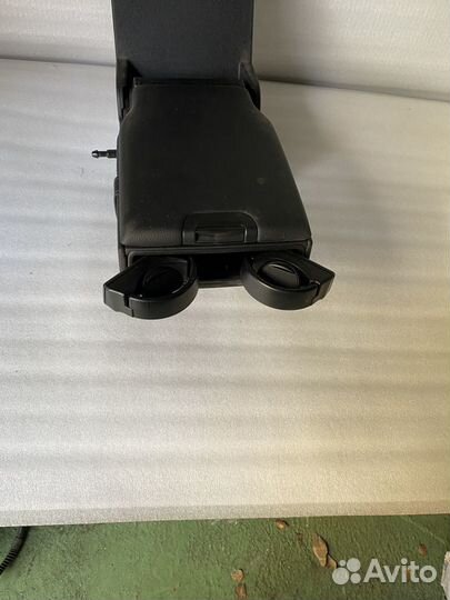 Задний подлокотник коробка мерседес c 205
