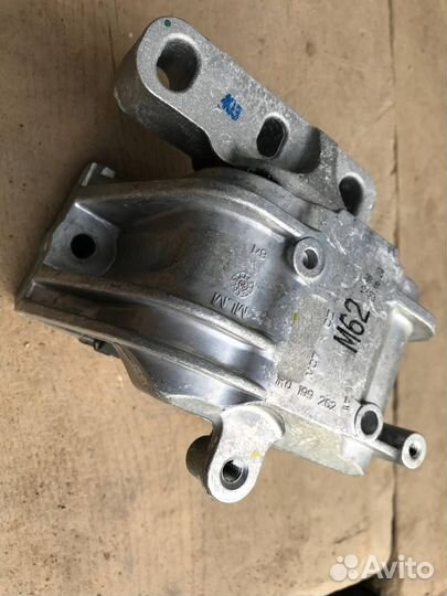 Правая опора двигателя BSE 1k0199262l