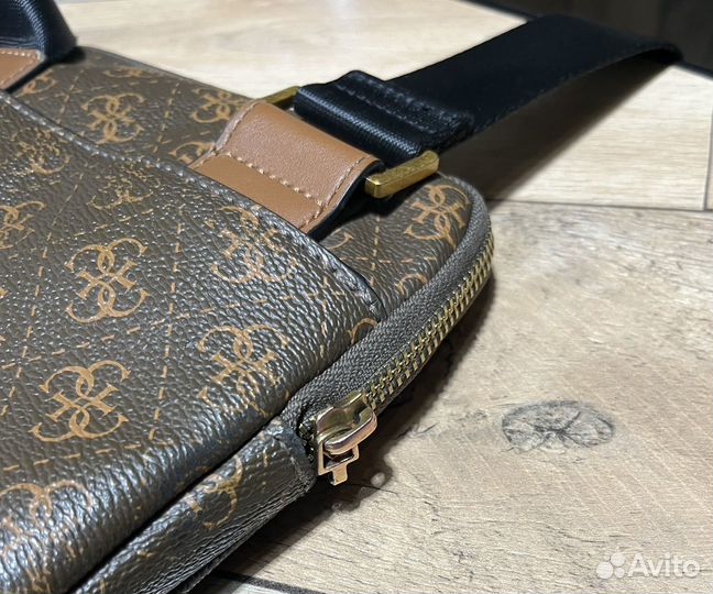 Сумка через плечо guess