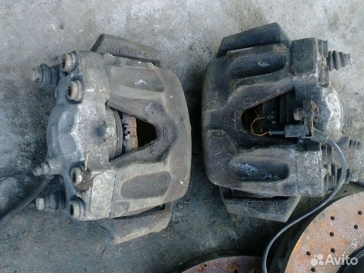 Комплект передних тормозов мерседес Mercedes w204