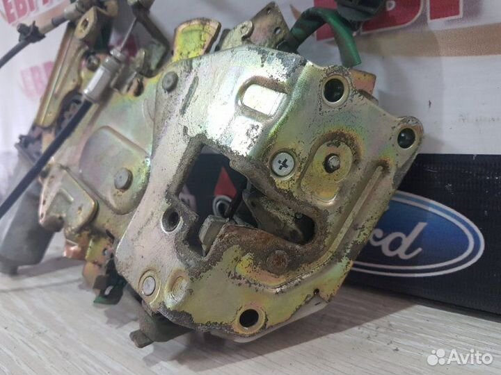 Замок двери задний левый Honda Stepwgn RF7 K20A