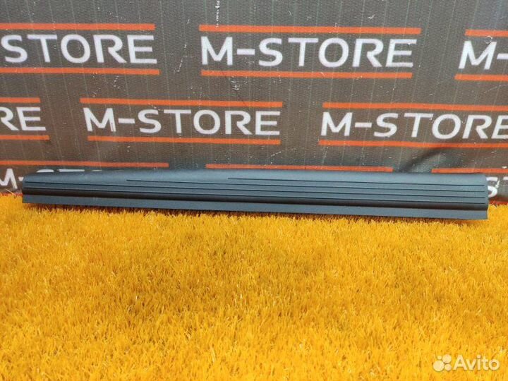 Накладка на порог салона передняя левая