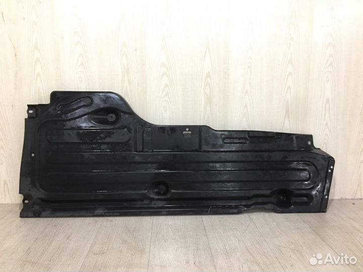 Защита днища кузова передняя левая Mercedes Benz