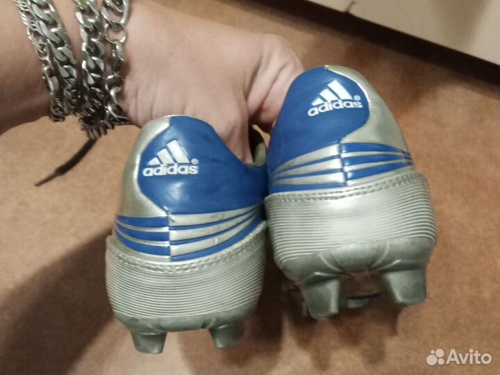 Футбольные бутсы и сороконожки Adidas